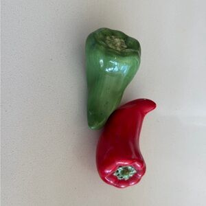 Ceramic Pepper Shaped Kitchen Decor Set - Green and Red